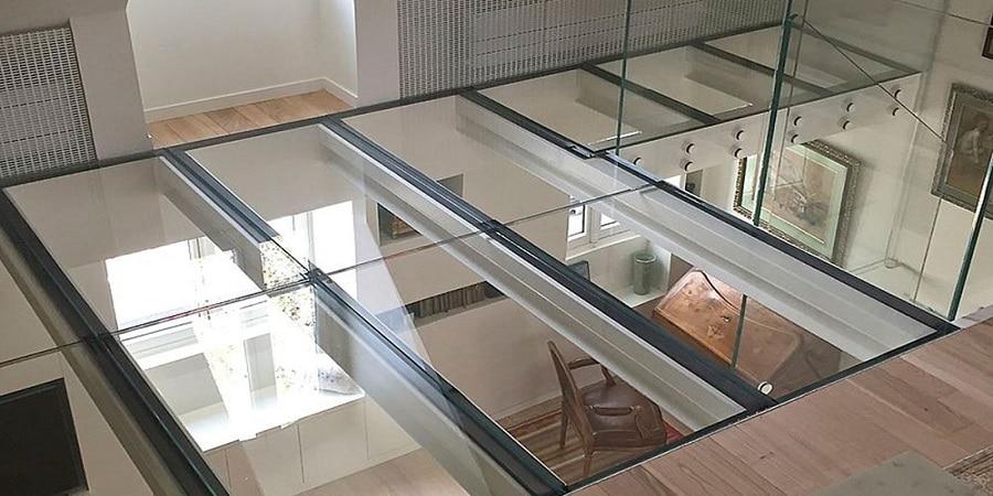 Плюсы стеклянных полов