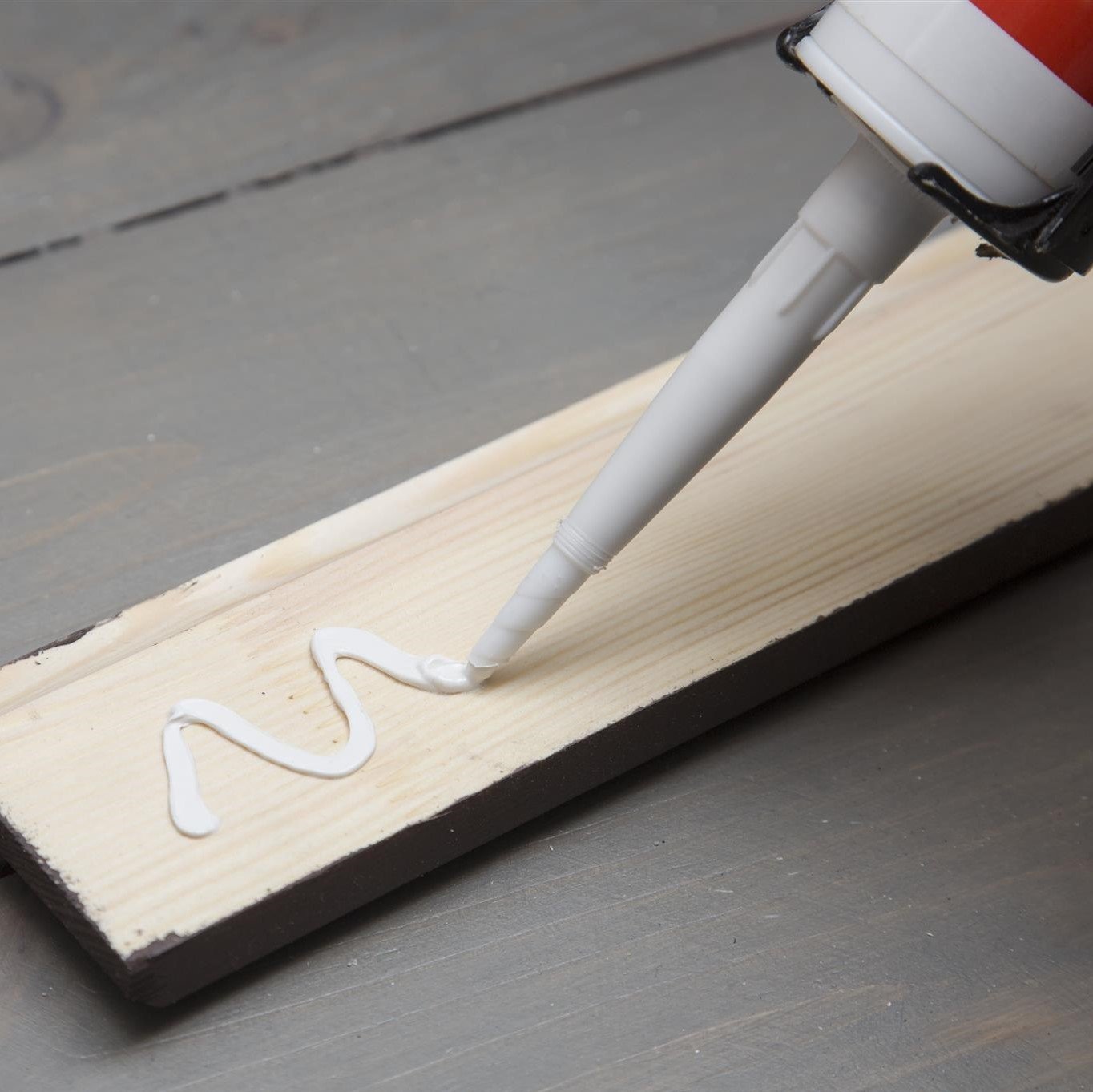 Как правильно выбрать клей для мебели