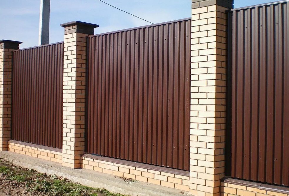 Как выбрать профлист для забора