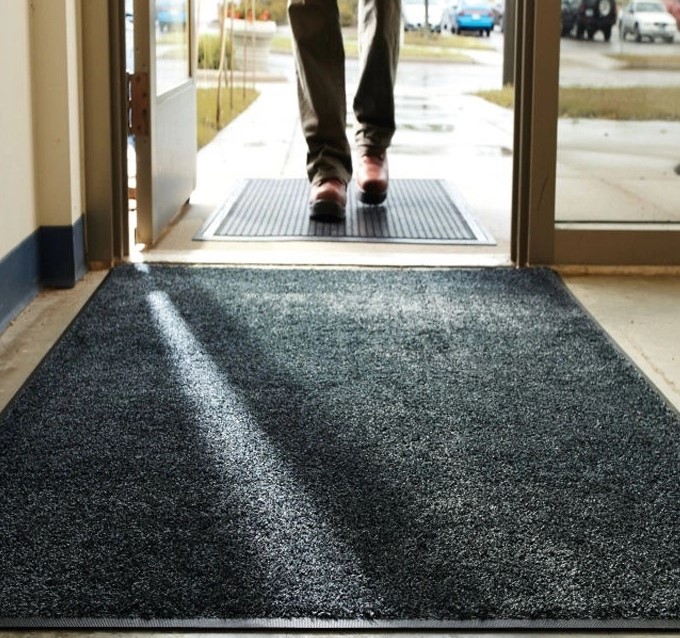 Почему нужна чистка грязезащитных ковров