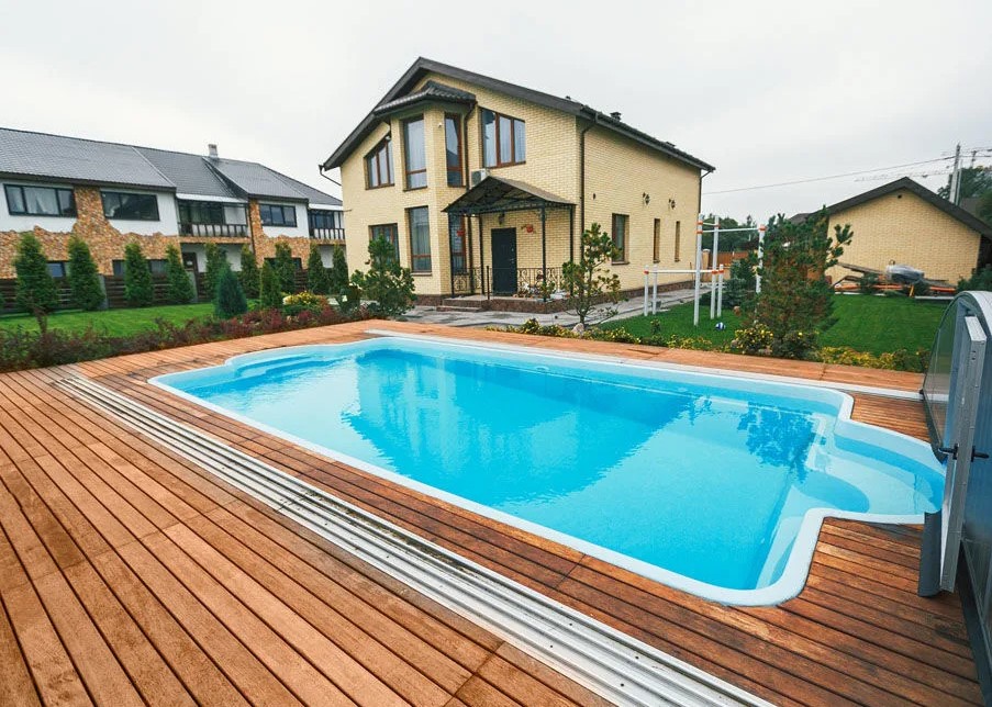 Композитный бассейн: преимущества и особенности