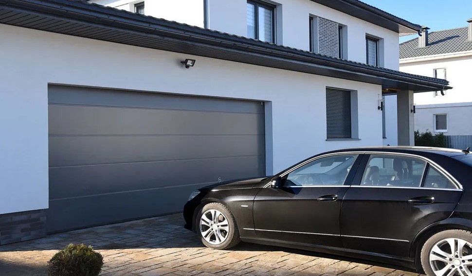 Автоматические гаражные ворота: преимущества и особенности