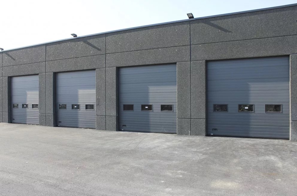 Промышленные секционные ворота и их особенности