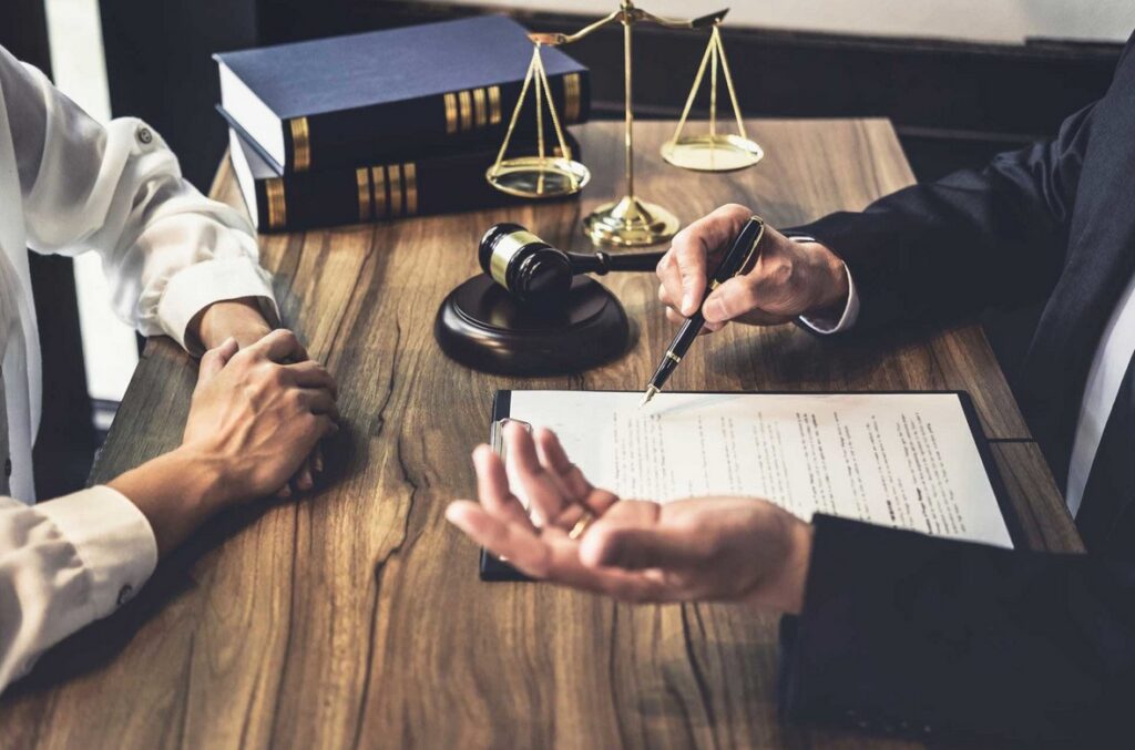 В каких случаях стоит обращаться в адвокатскую контору