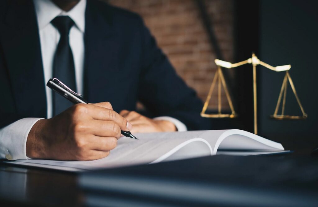 В каких случаях стоит обращаться в адвокатскую контору