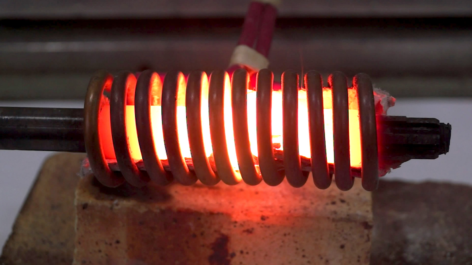 Установки  ТВЧ и индукционные плавильные печи: простая интеграция и эффективная производительность