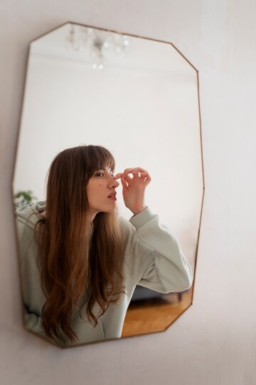 Увеличьте свое пространство с помощью нестандартных зеркал