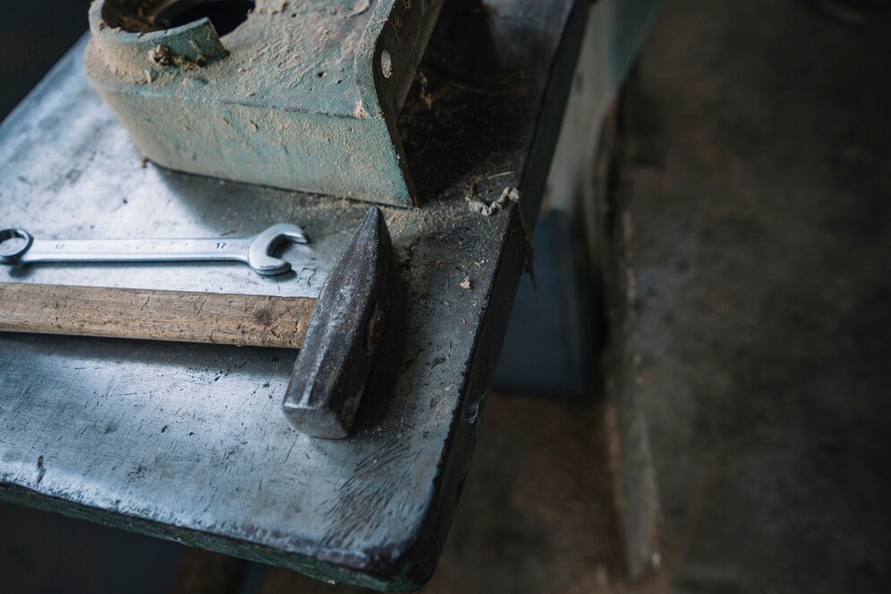 Верстаки слесарные металлические: какие особенности