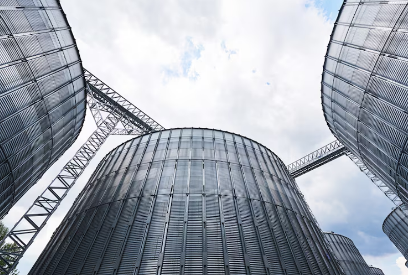 Стальные резервуары на стройке: какие признаки качества видны ещё до монтажа