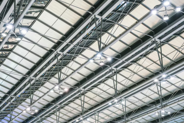 Освещение для ангара: искусственный свет как основа эффективной работы