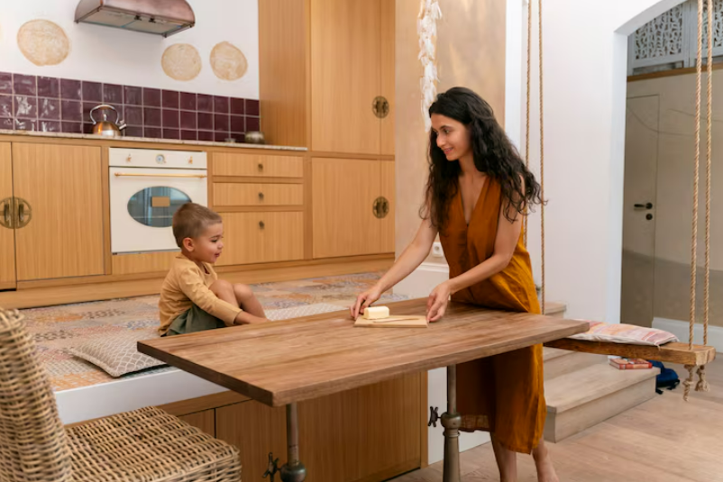 Кухни из массива дерева: роскошь, экологичность и вечная классика