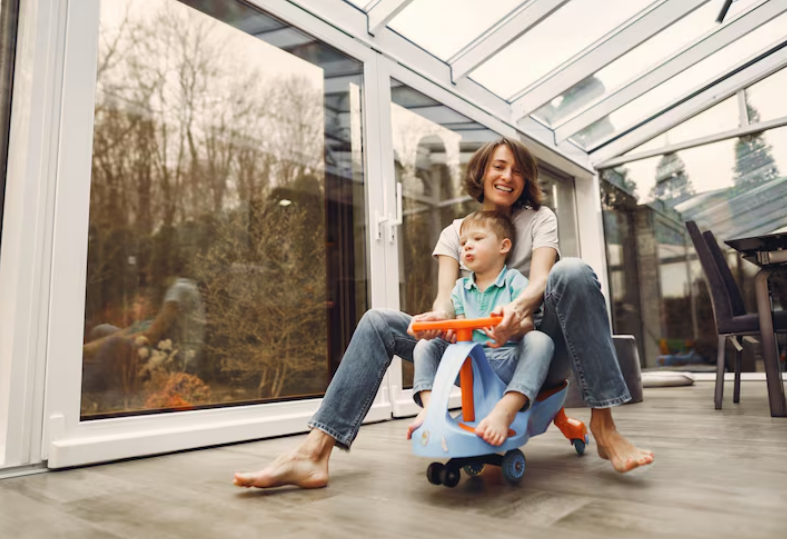 Остекление террас: превращение открытого пространства в уютный уголок года