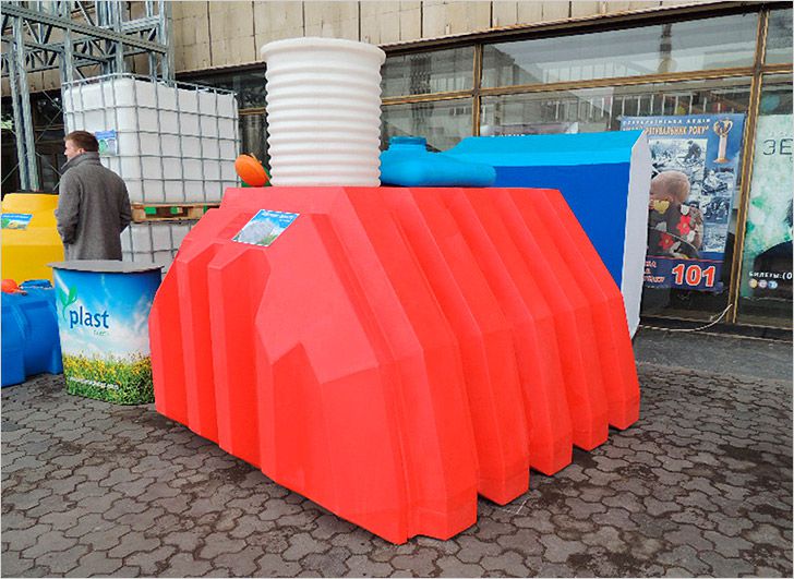 Пластиковая емкость