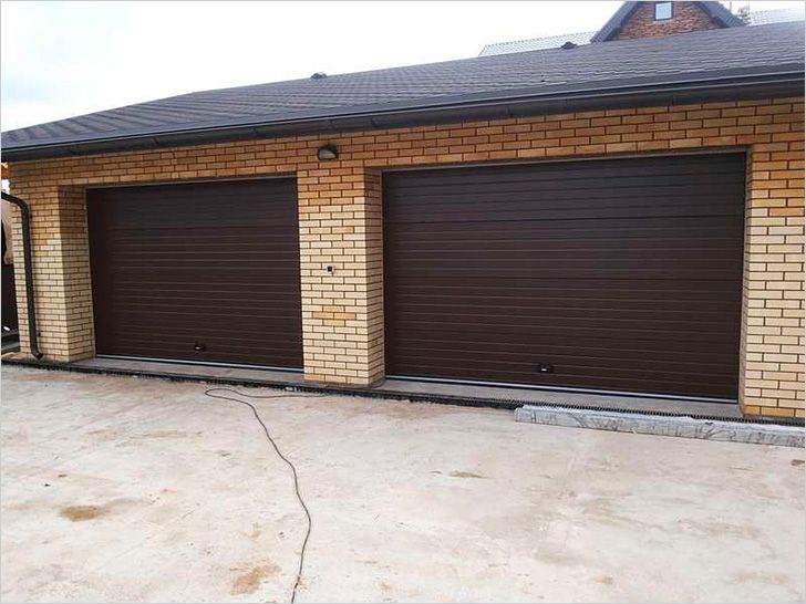 Двое ворот значительно удобнее и дешевле