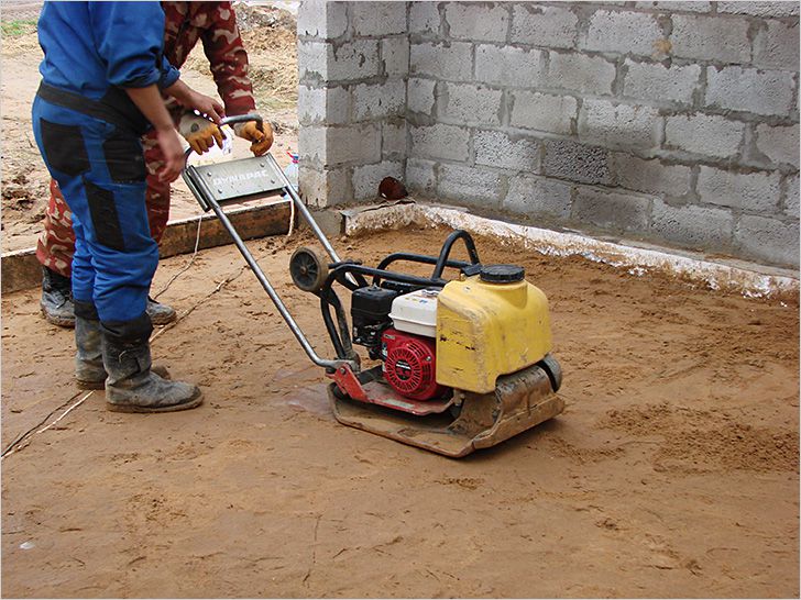 Уплотнение песка виброплитой