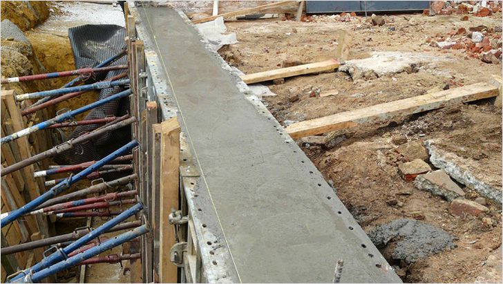 Ленточный фундамент для кирпичного гаража