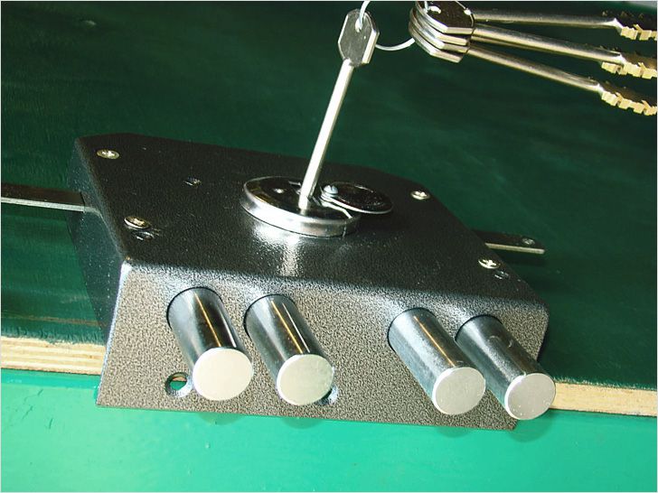 Монтаж замка