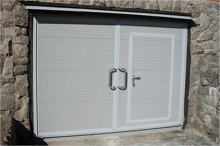 Гаражные распашные ворота своими руками