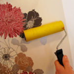 Как клеить обои: технология