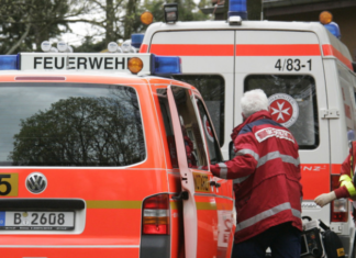 Автомобиль въехал в толпу на параде в Германии