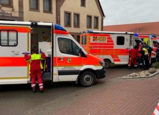 Число пострадавших при наезде машины на толпу в Германии превысило 60