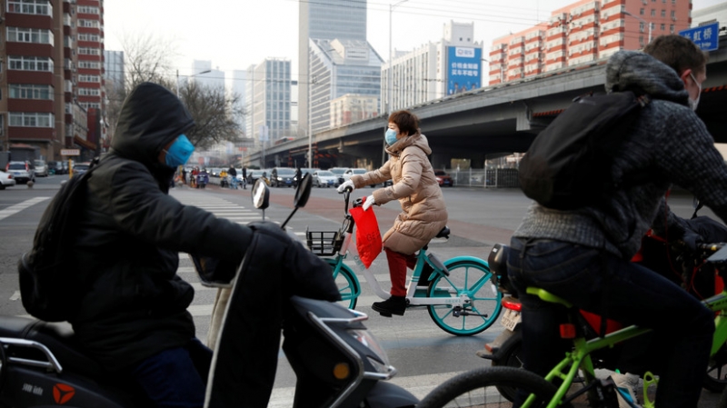 Число жертв коронавируса в Китае увеличилось до 2835