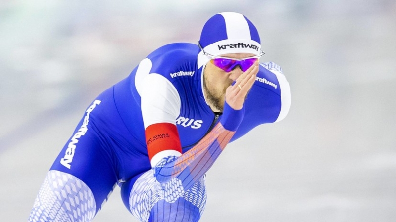 Конькобежец Юсков завоевал золото на дистанции 1500 м на этапе КМ в Канаде