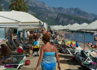 Россия обсуждает возможность расплачиваться рублями на курортах Турции