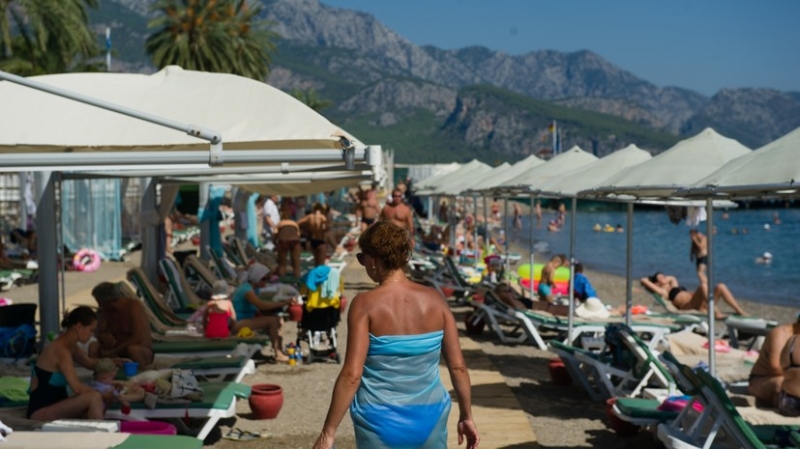 Россия обсуждает возможность расплачиваться рублями на курортах Турции