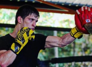 Российский боец UFC Евлоев попал в аварию в Таиланде