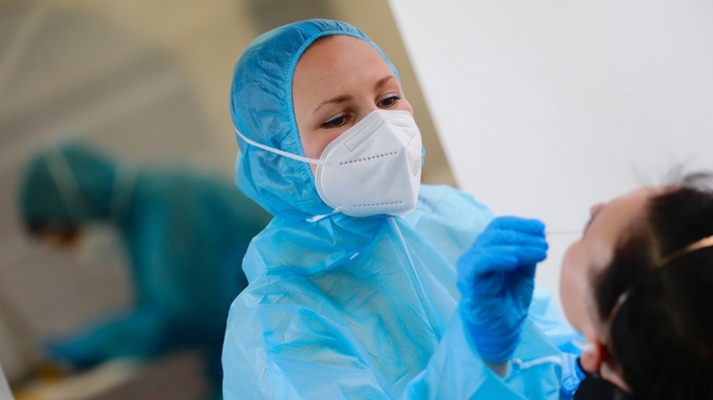 Число жертв коронавируса в ФРГ превысило 52 тысячи