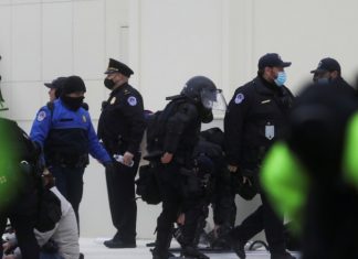 CNN: два взрывных устройства обезврежены в центре Вашингтона