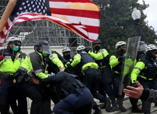 CNN: Полиция Капитолия отстранила двух сотрудников от работы