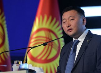 Главу пресс-службы президента Киргизии подозревают в вымогательстве