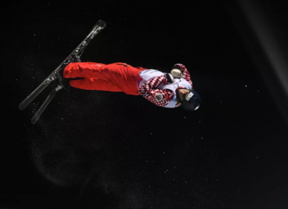 Максим Буров победил в лыжной акробатике на этапе КМ в Ярославле