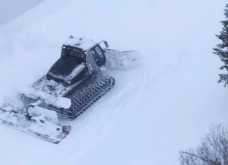 МЧС: судьба двух человек после схода лавины в Домбае неизвестна