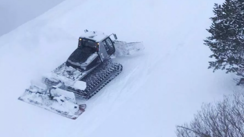 МЧС: судьба двух человек после схода лавины в Домбае неизвестна