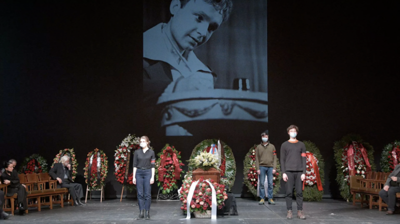 Андрея Мягкова проводили в последний путь аплодисментами