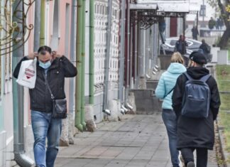 Биолог заявила о возможности роста случаев коронавируса в России