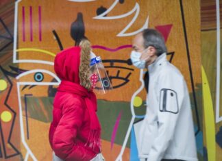 Число случаев коронавируса в Канаде превысило 813 тысяч