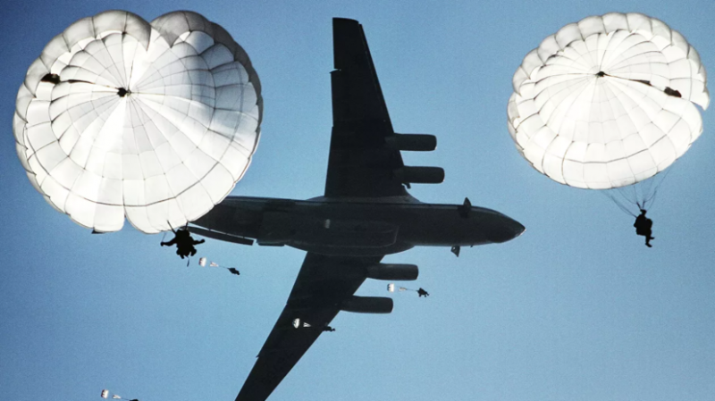 Десантники начали учения в трёх регионах Центральной России