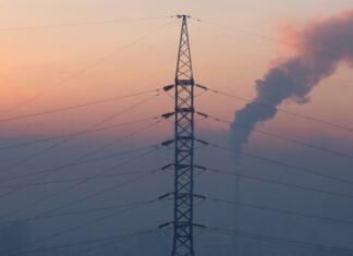 Два украинских города остались без света из-за аварии на ТЭС