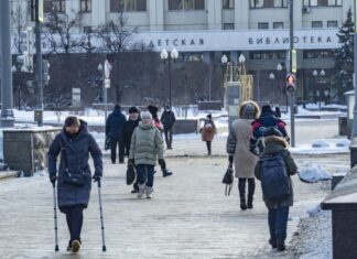 Иммунолог дал советы не переболевшим коронавирусом людям