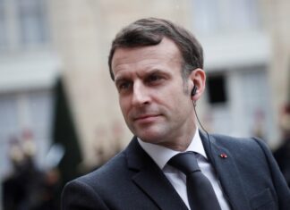 Макрон заявил о важности диалога с Россией в целях мировой стабильности