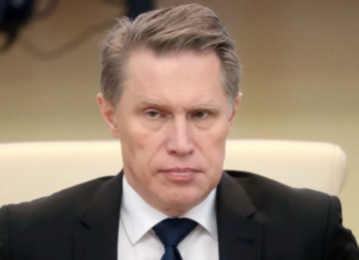 Мурашко призвал активнее работать с организацией вакцинации пожилых