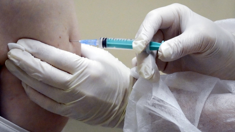 На Ямале начали прививать от коронавируса кочующих оленеводов