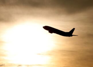 На Сахалине самолёт экстренно сел из-за задымления в кабине пилота