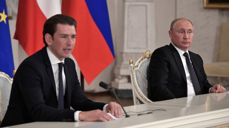Путин и Курц обсудили возможные поставки вакцины &laquo;Спутник V&raquo; в Австрию