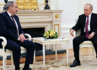 Путин и Пашинян обсудили по телефону ситуацию в Армении