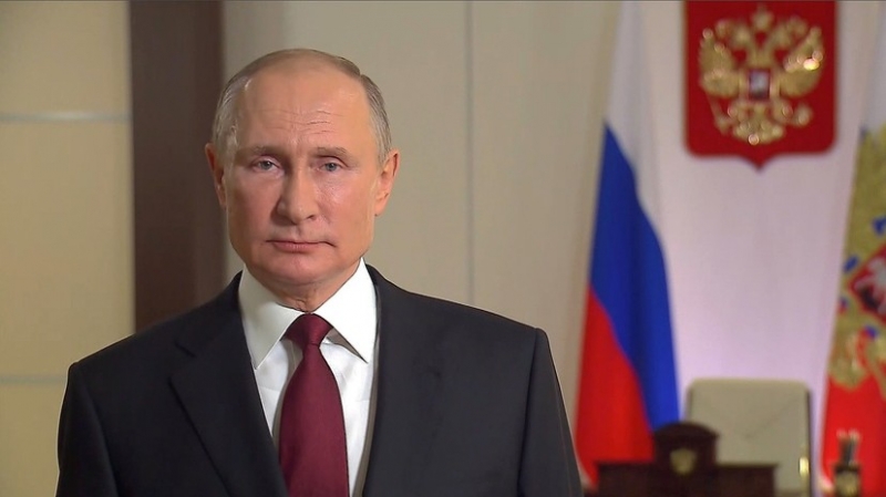 Путин поздравил россиян с Днём защитника Отечества